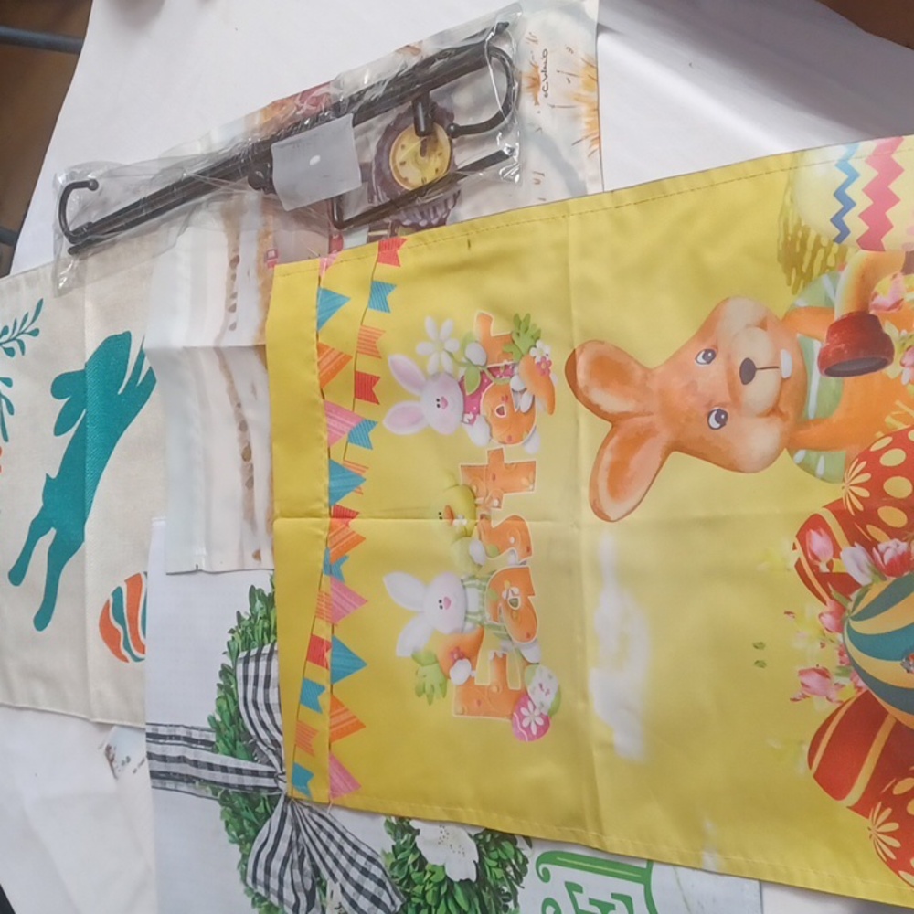 8 Pc Nwt Small Flags And Holder